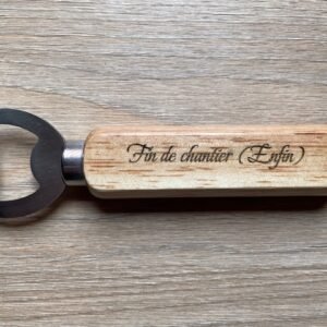 Décapsuleur en bois personnalisé gravure laser.