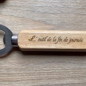 Décapsuleur en bois personnalisé gravure laser.