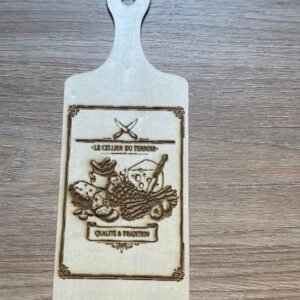 Planche de présentationen bois personnalisée avec gravure laser artisanale