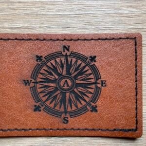 Écusson en Cuir Véritable Gravé - Motif rose des vents élégante