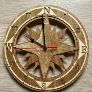 Horloge murale en bois gravé et découpé laser motif rose des vents fait main France